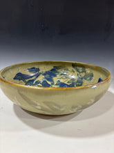 Load image into Gallery viewer, Serving bowl in rim
