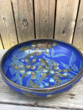 Load image into Gallery viewer, Serving bowl in rim
