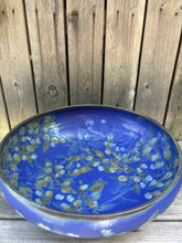 Load image into Gallery viewer, Serving bowl in rim
