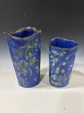 Load image into Gallery viewer, Bud vases assorted shaped
