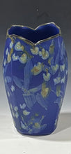 Load image into Gallery viewer, Pod vase tall
