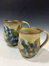 Load image into Gallery viewer, mug curved
