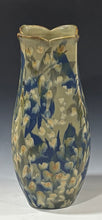 Load image into Gallery viewer, Pod vase tall
