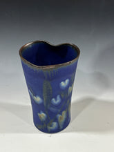 Load image into Gallery viewer, Bud vases assorted shaped
