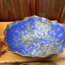 Load image into Gallery viewer, Serving bowl 5 points floral
